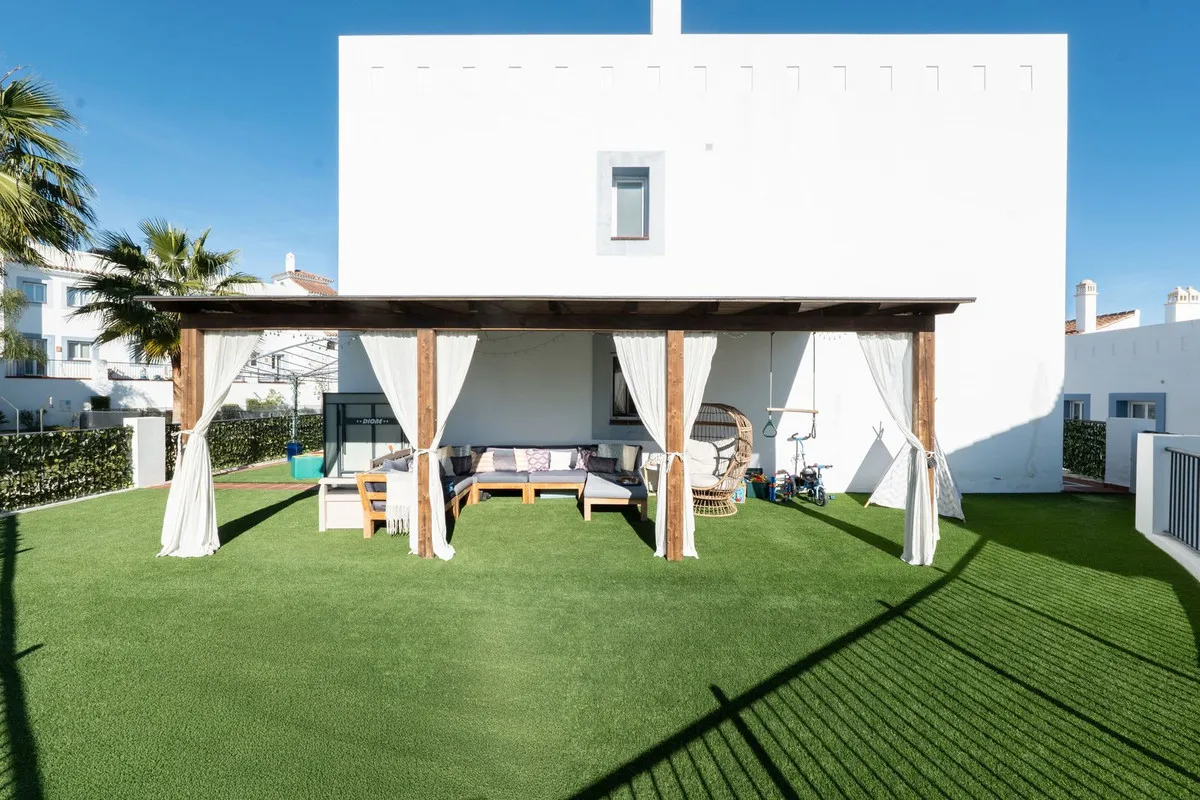 c2cb5679-187e-46b9-9471-1d78052fdbaf