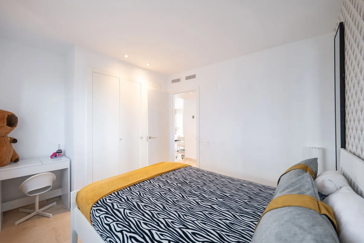 d42b4d9a-6ca3-48cb-a3de-2009a84cae74