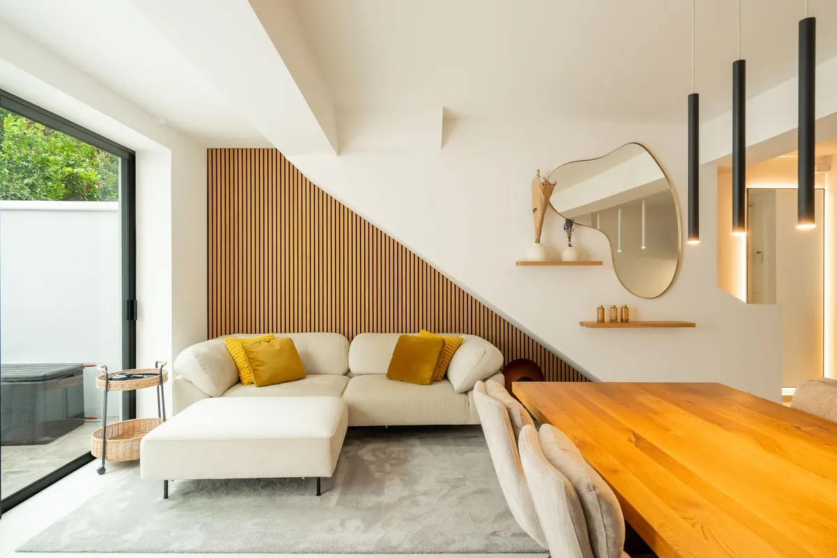 12e56864-b4c6-4dc4-b255-79066b6dc060