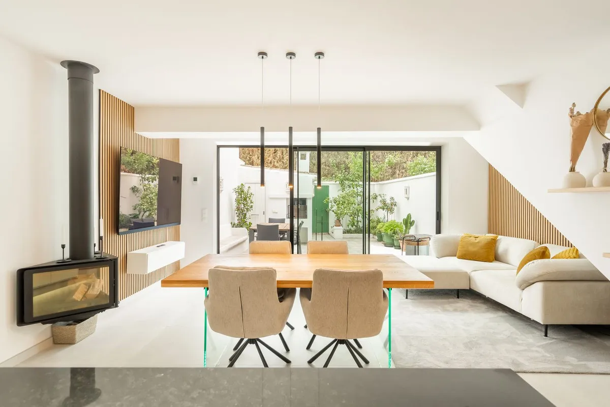 aa209cb0-473f-41a9-bc17-444317e9d7c3