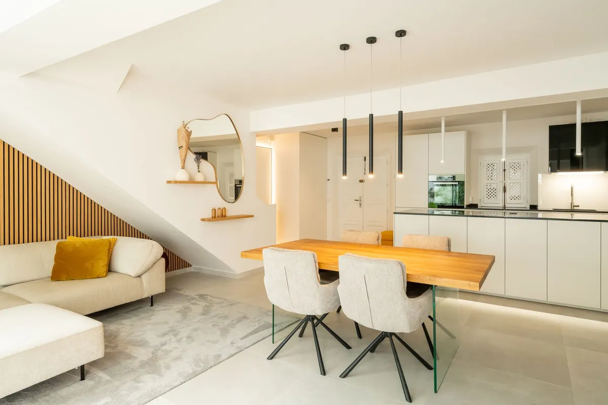 e2cfb168-57aa-4f5a-9165-2b9482efeacc