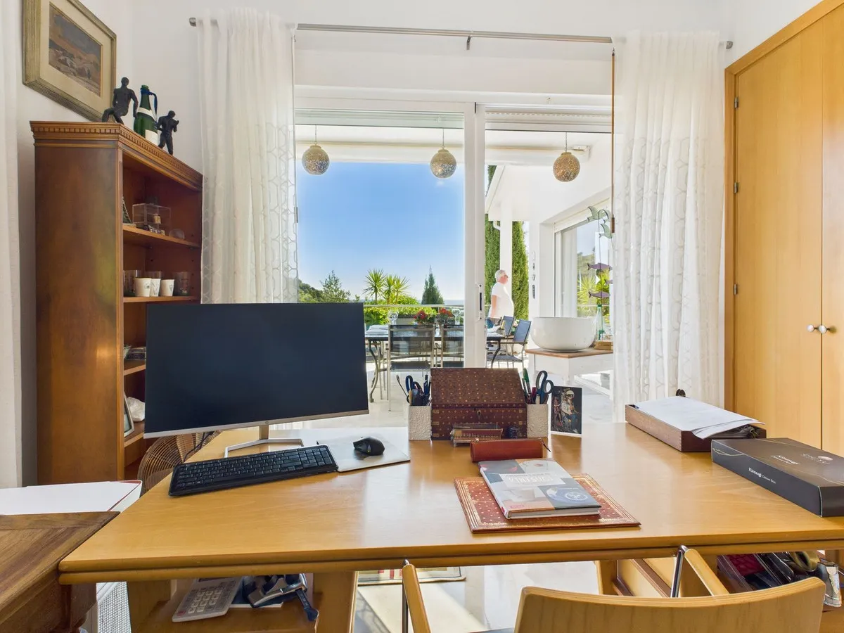 b8ecf374-f562-4a61-9af6-59d99aac15df