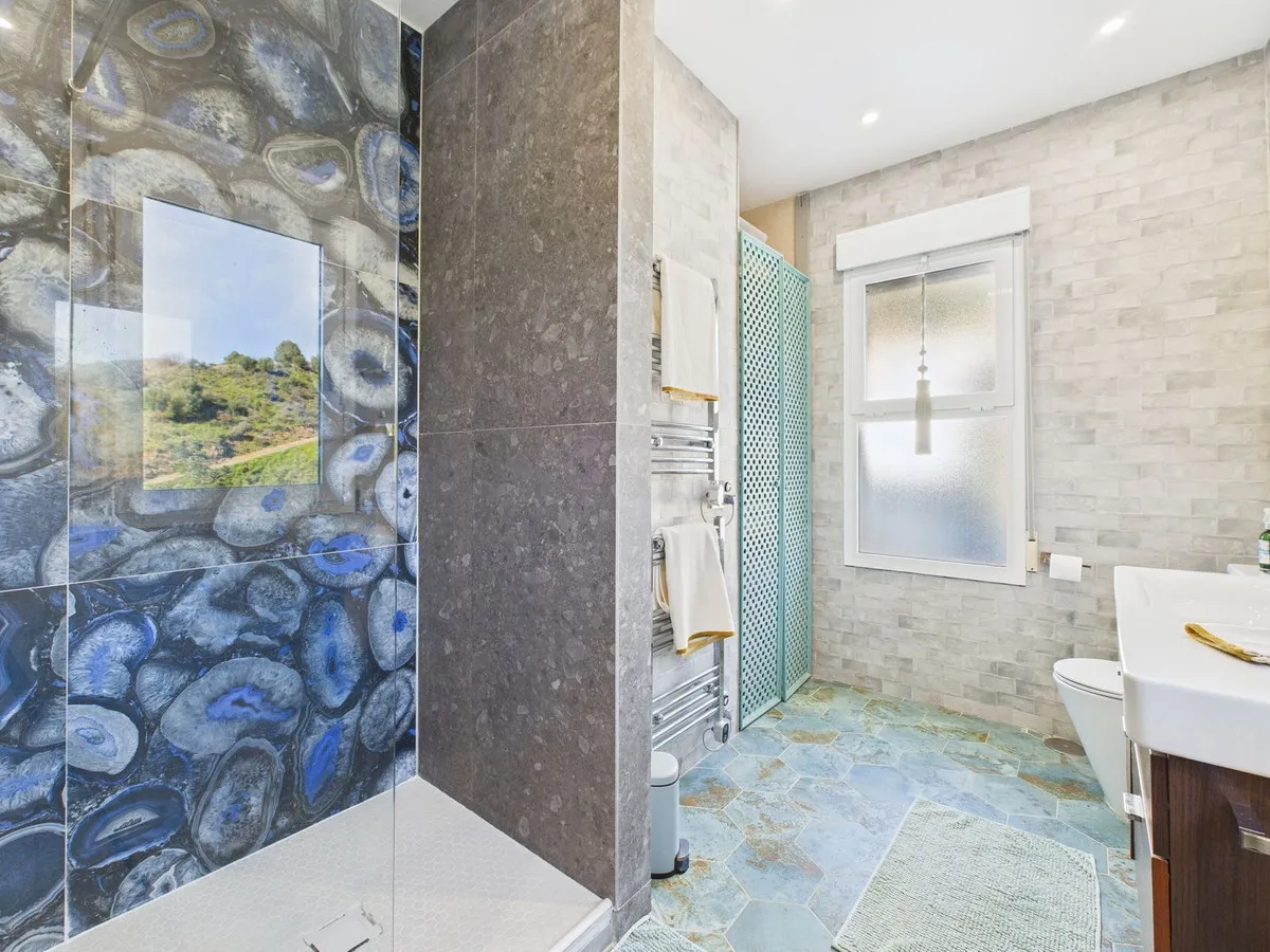 dc13d379-34a1-4a10-80c6-99b420e1be87