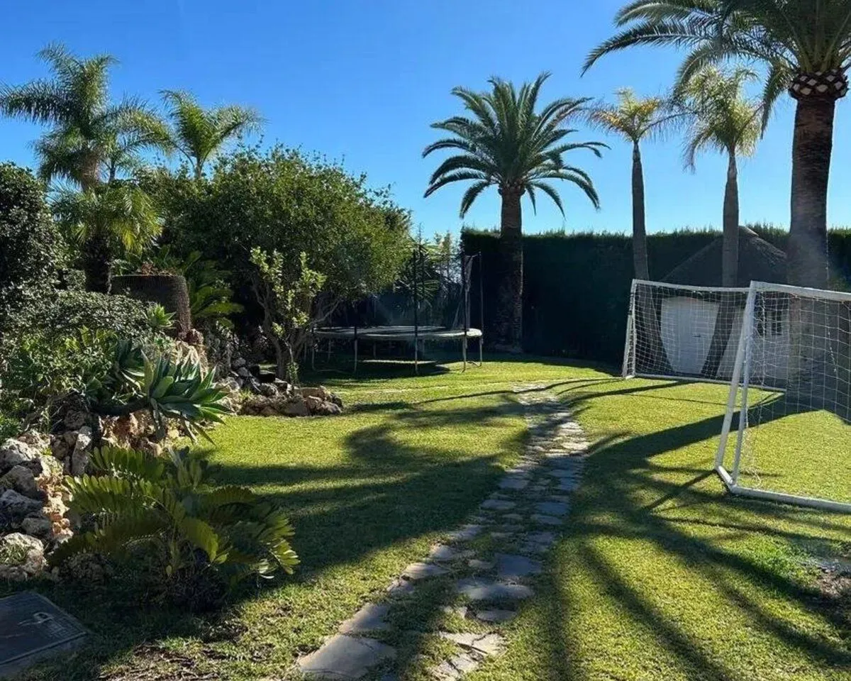 b7a8d13c-aa66-43a5-8af9-25be6df741f0