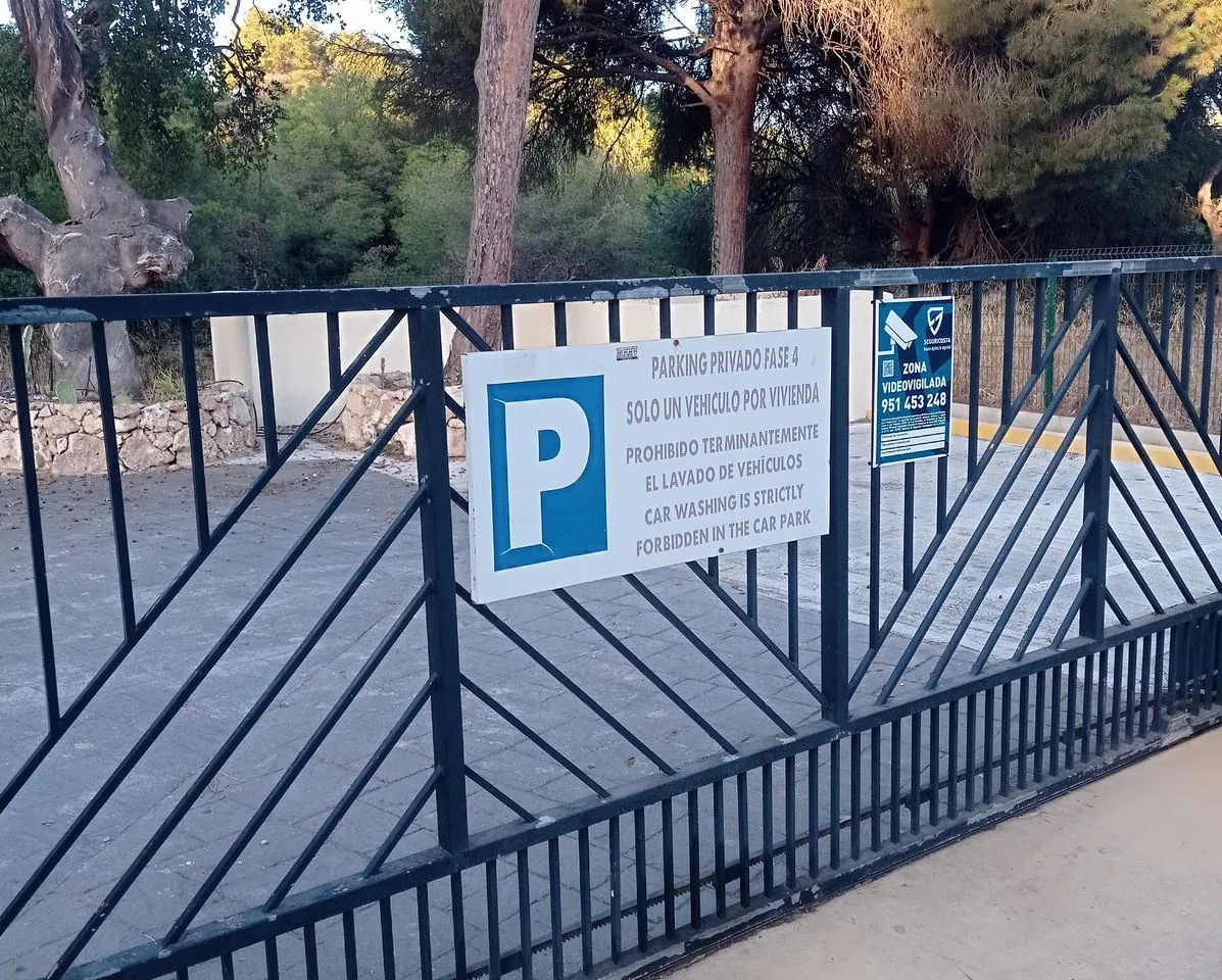 8a785728-5d9a-4bfc-bbab-c5d3d546d7e1