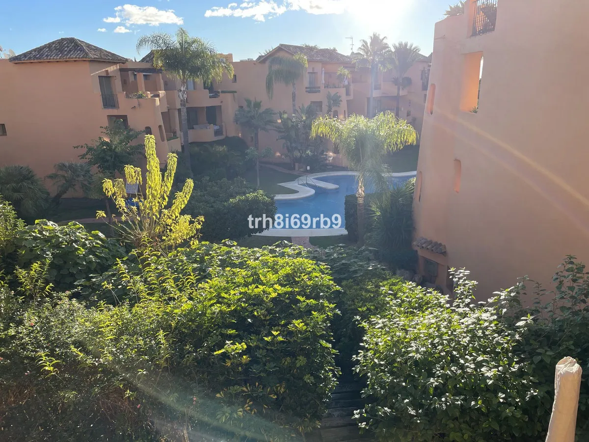 Sunny Retreat in El Retiro De Bel Air