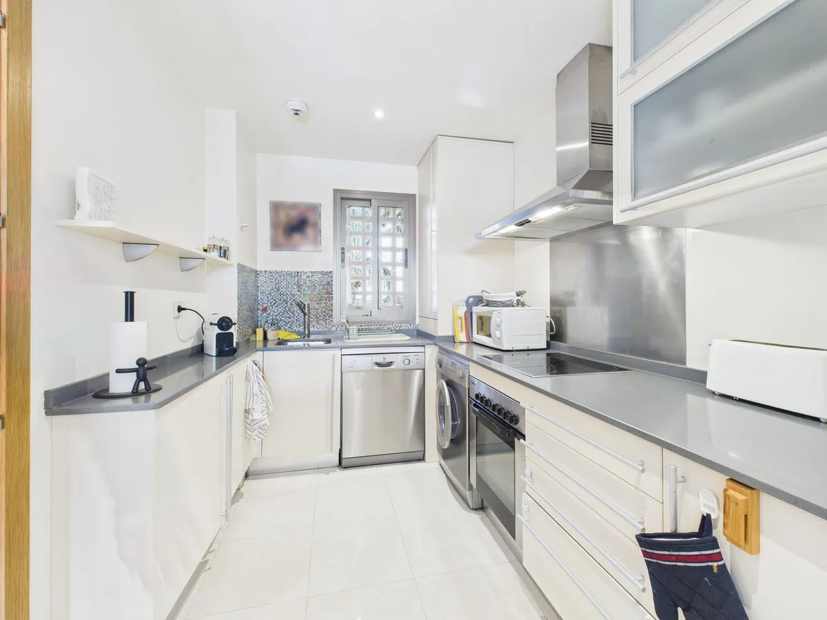 00b8a8d3-e324-40c8-ae6b-f6677d93ca16