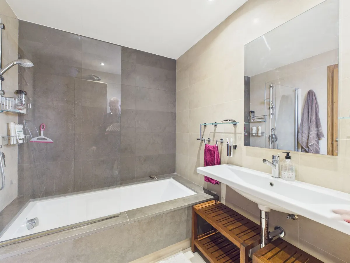 d6c9e876-f501-4700-b3bc-d2ca1bd29bc5