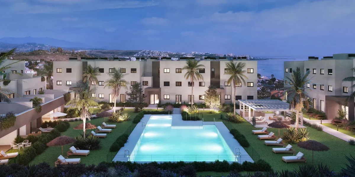 Modern 2-Bed Apartment with Tourist License in Estepona