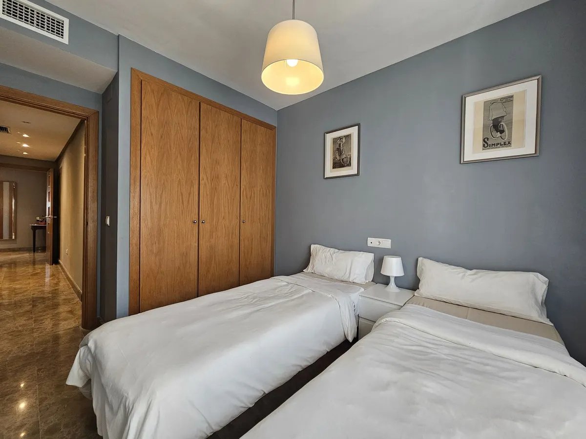 4baa7873-d42b-49d1-8e73-2cc5f01f615b