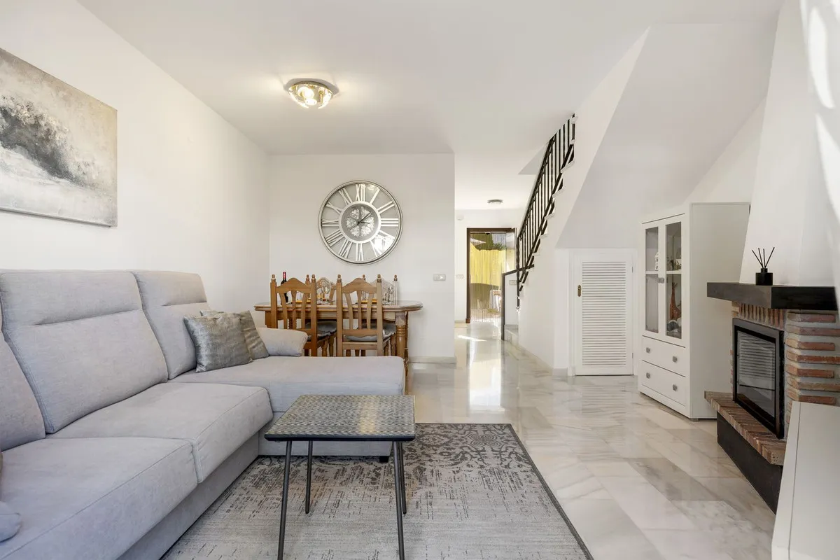 53497051-6f32-4a19-bade-5f06995f06f9