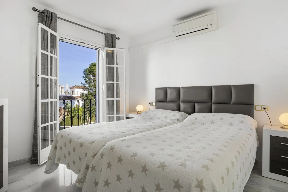 93f1a8b8-d166-4185-b946-ca949ce8c30e