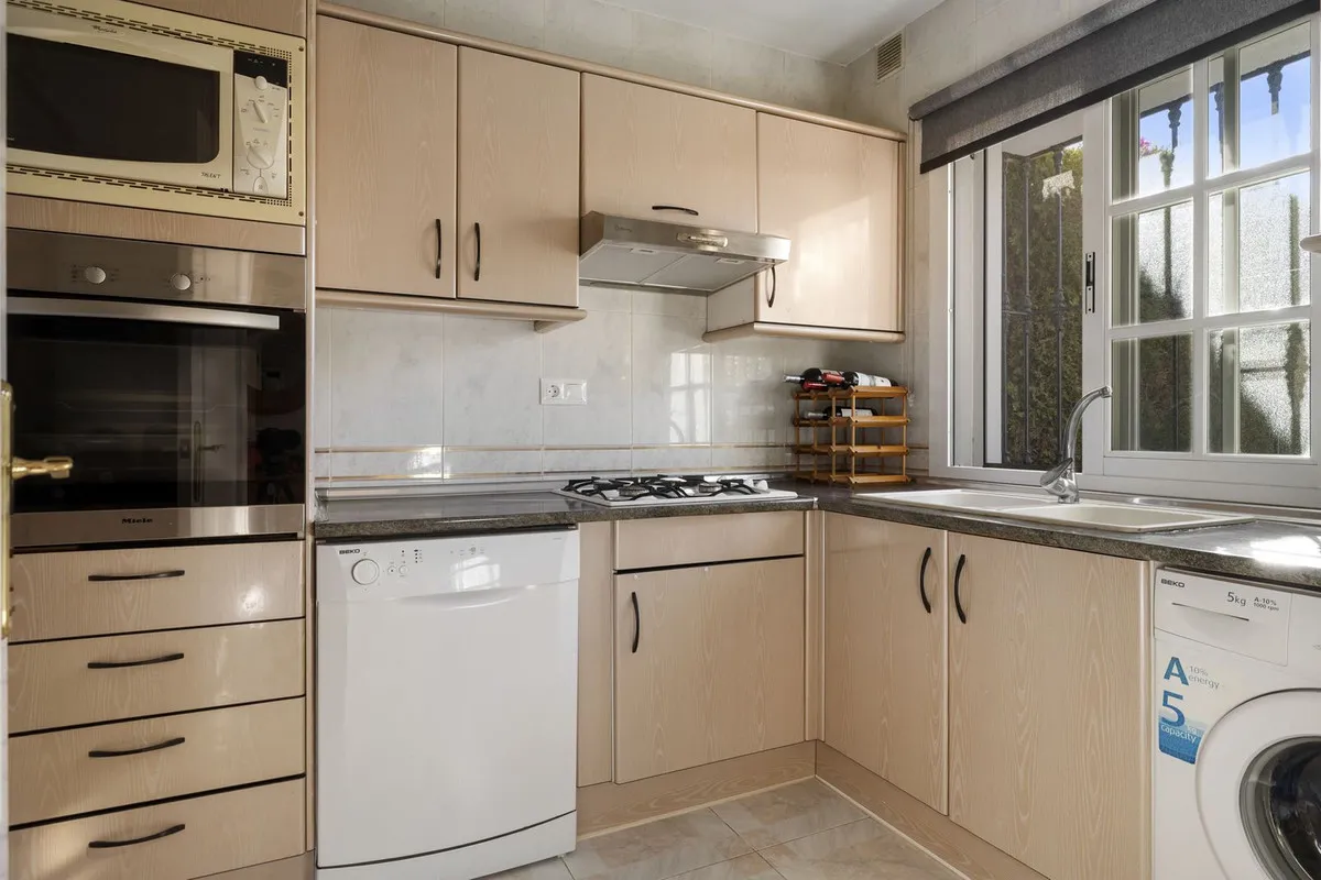 d0d0a2e5-b9c6-45bb-adb3-f0d86dff3147