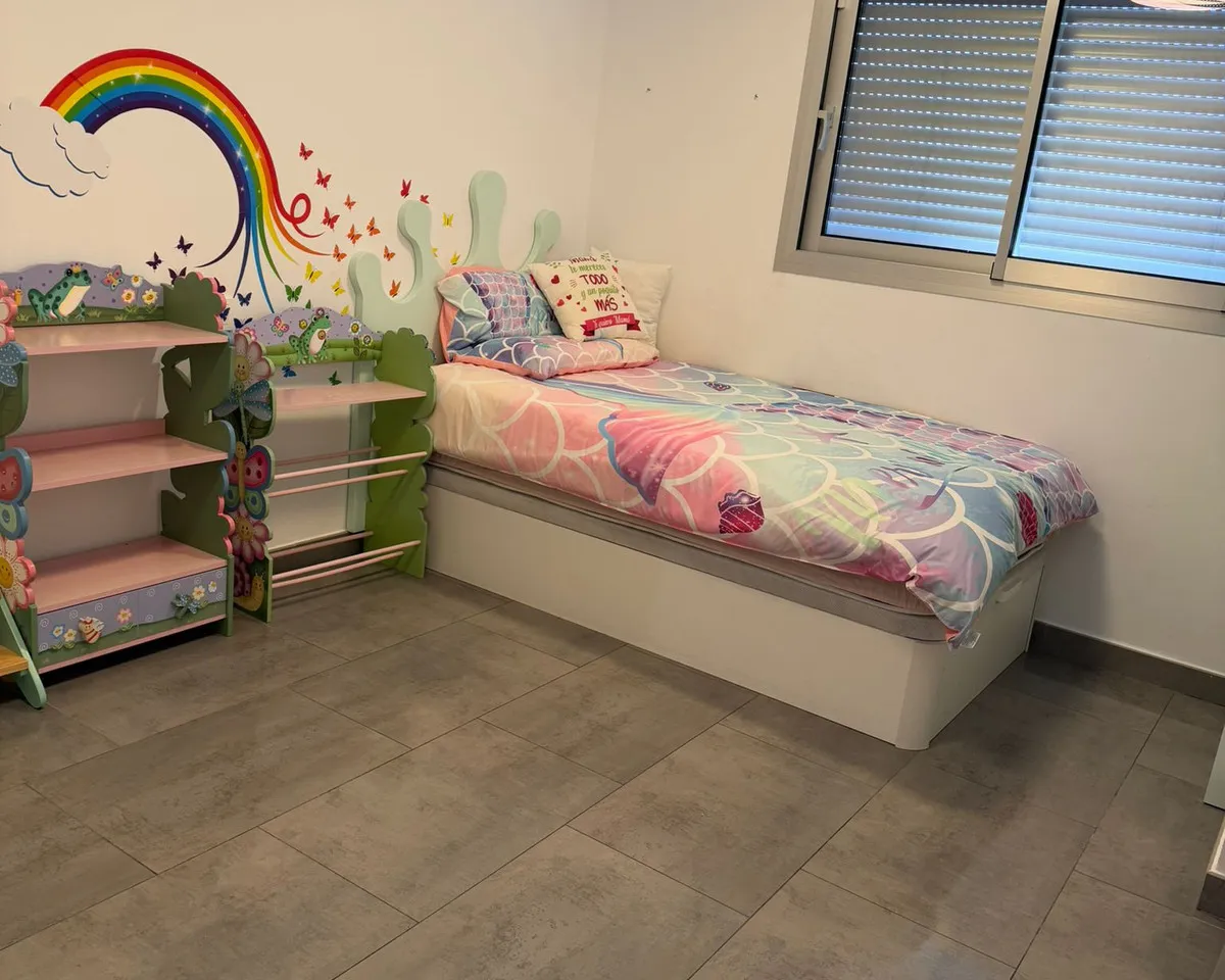 956e40cd-98f1-425e-89c7-184b11dab30e