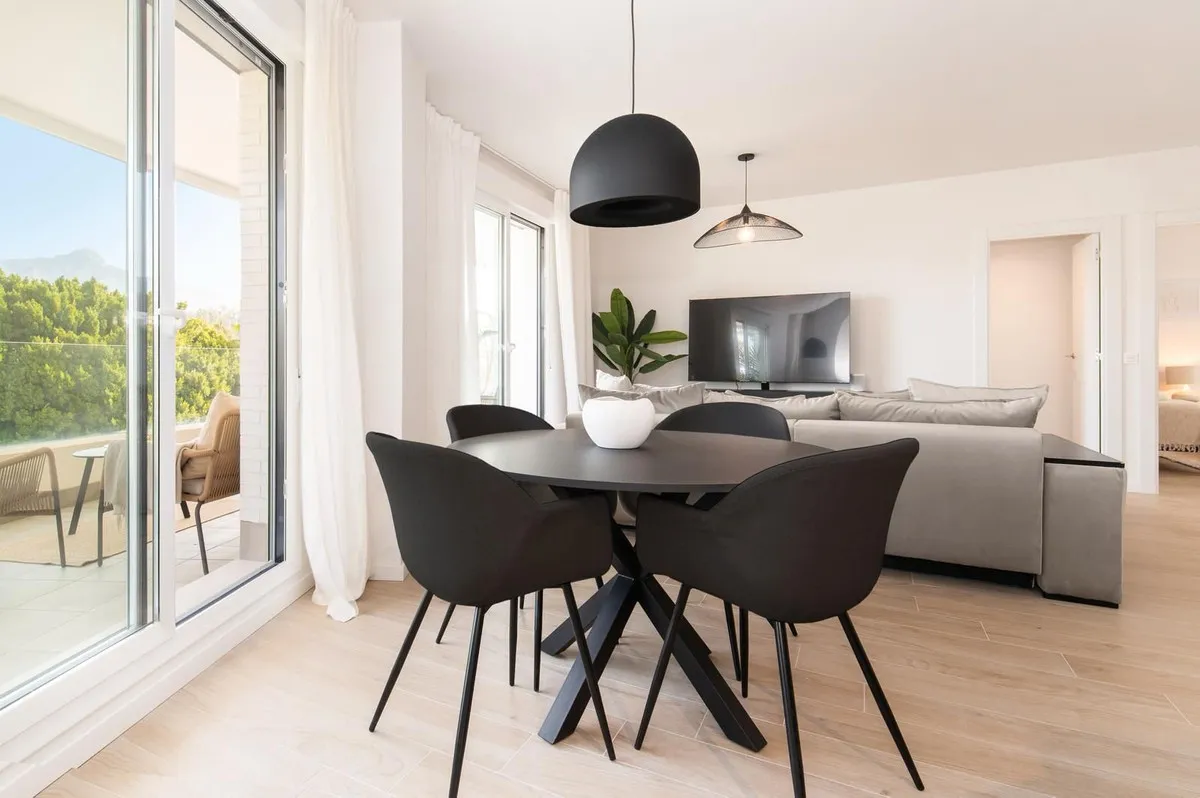 5b6399a1-36c8-438b-82e7-2c3a937d58e1