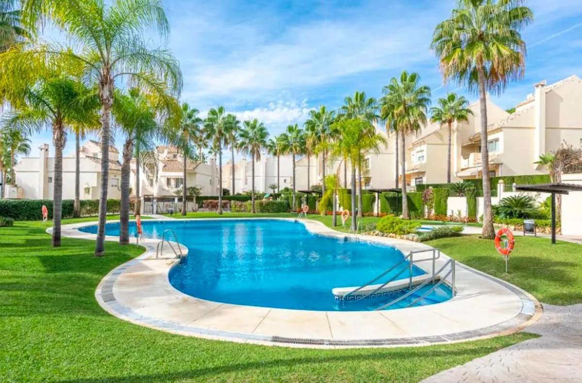 dfd20cd3-1b18-43d6-9703-8876ffe8153a