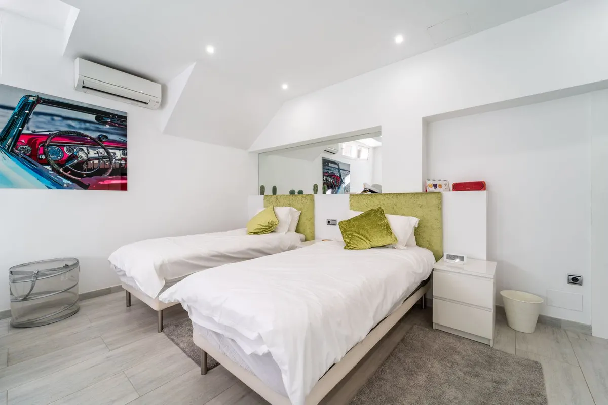 e6264f5b-b6b3-4204-ae5d-f832a738a529