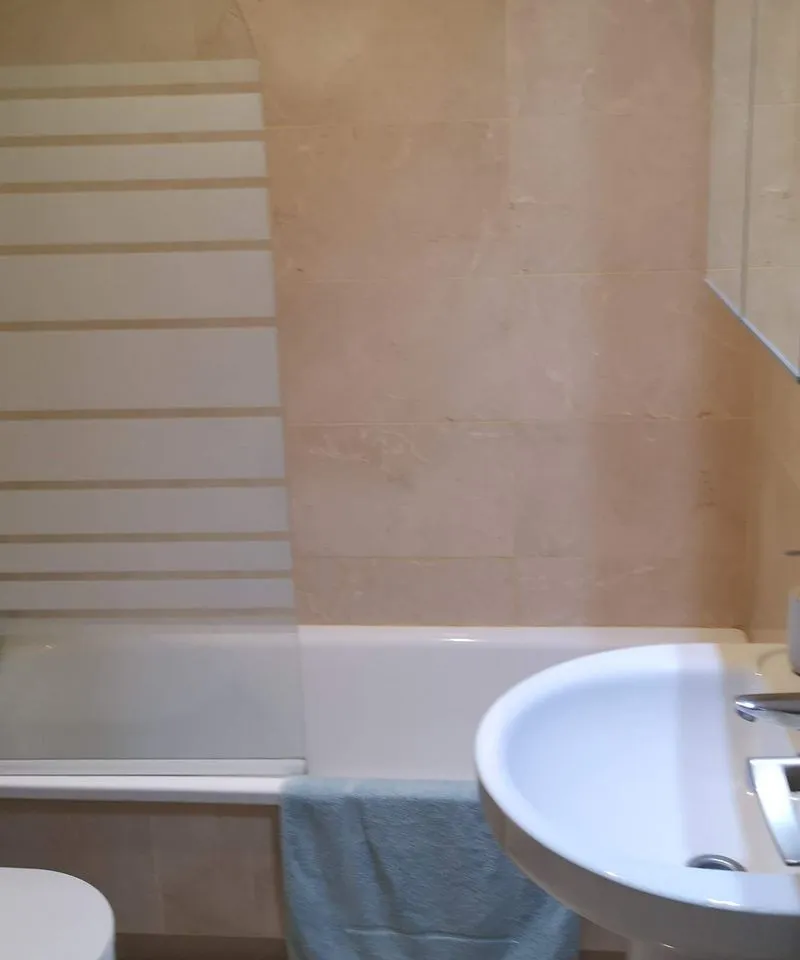 8044f1fb-400e-415a-bec7-043a62a6051b