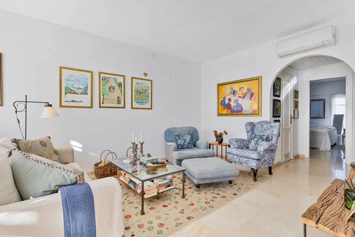 11b03829-5c6f-4807-8094-d73b25123c52