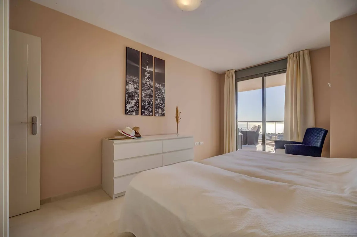 07b0ffaa-d30d-4478-a8c0-e91f4bc77db4