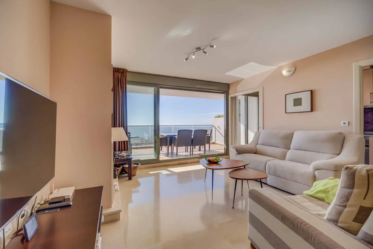 ae8e7db8-e128-4111-b7b0-aa8c2b19ad37