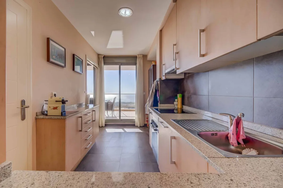 cd4d7076-d89c-410b-8e3d-e60bfac55e3f