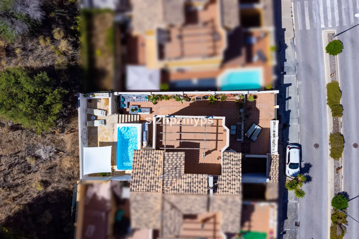 126b0fa4-cd18-479d-a6cb-60219d385fa7