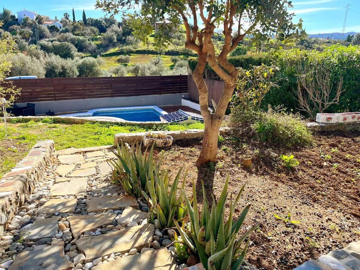 ea800502-e0c7-4774-a7ed-610a98e4cdaf