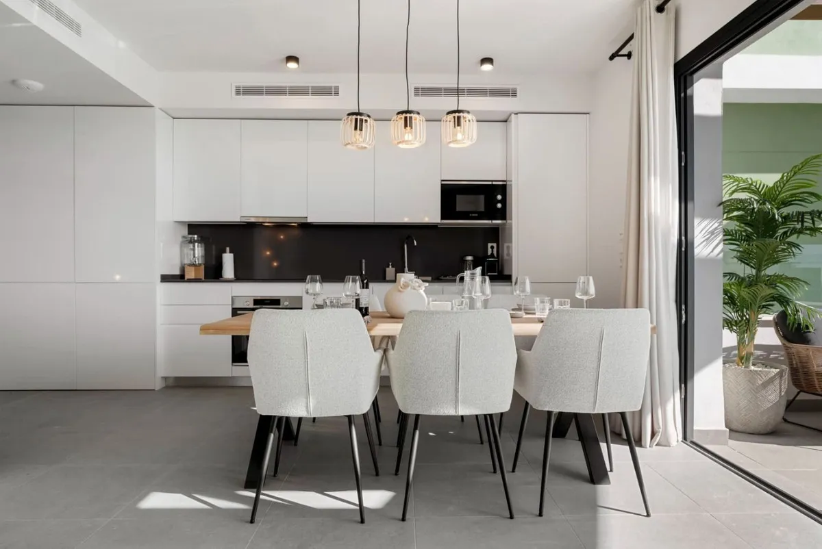 c77a6b6d-1c31-42ec-84f8-ff410042612b