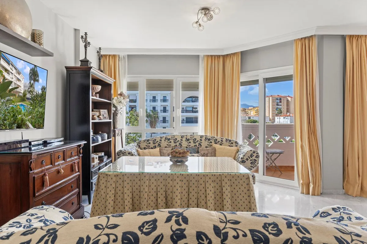 a7739078-8ac0-484b-a1e3-026e477e693d