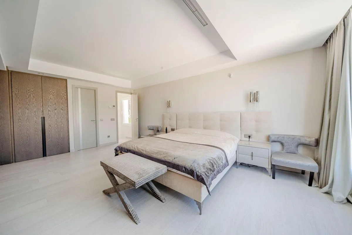 fe352b8d-2f3f-475d-af81-f84e46d4fcbe