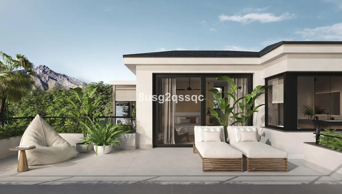 Exquisite Oriental-Style Villa in Marbella Hill Club