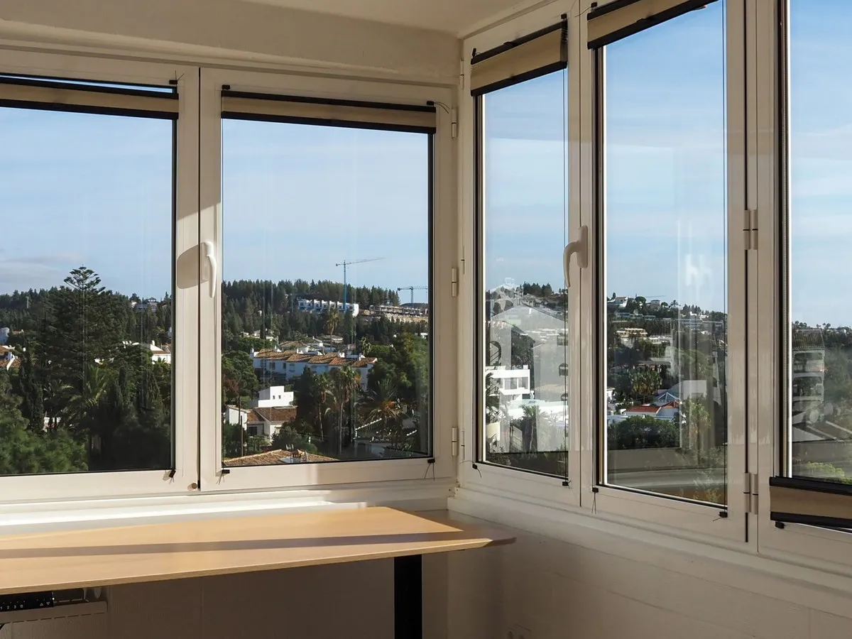 2e575618-ad72-40d2-87f4-1c7167a02e5b