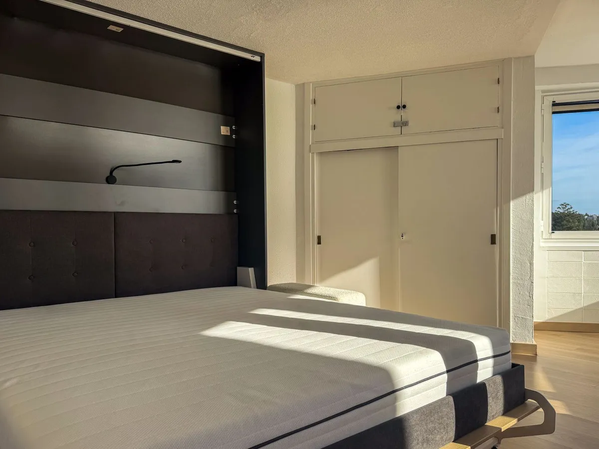 4abbdaaa-f444-4de2-b7d3-8fe2b0ad097e