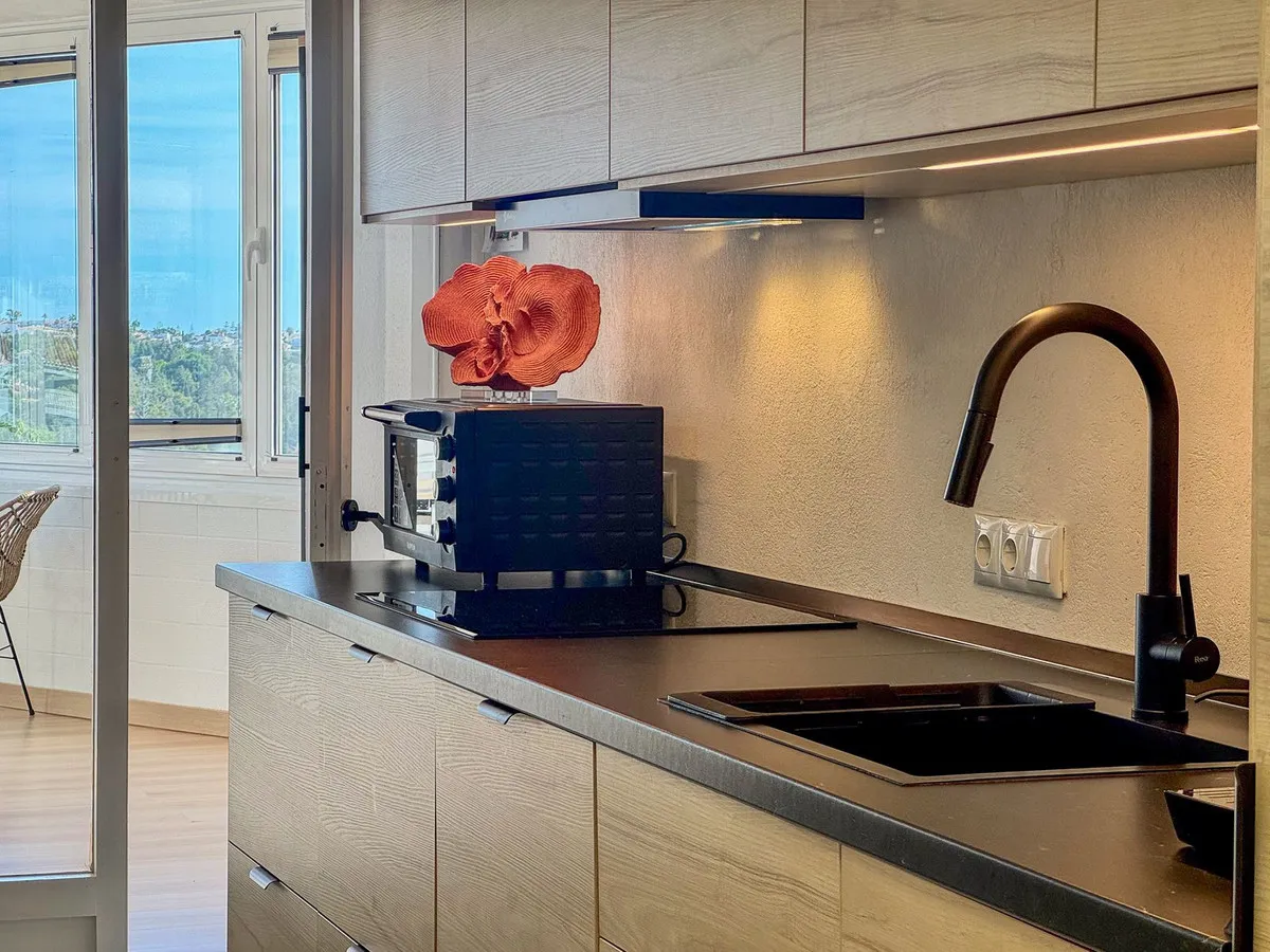 b0def83f-9d57-45bb-b73d-a056e2ffe9c2