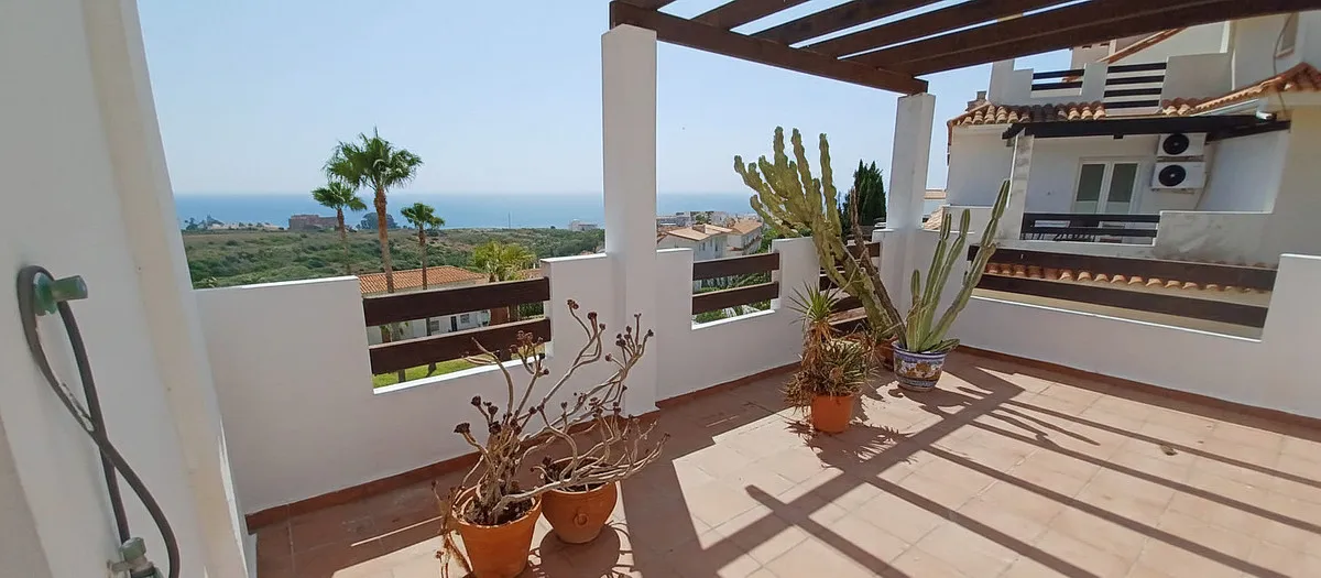 Elegant Penthouse Retreat Near Puerto de la Duquesa