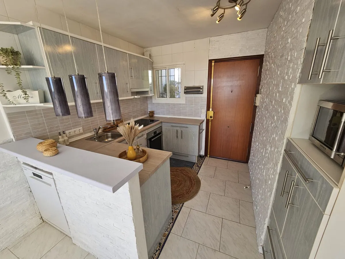 b9fb49c6-ad9b-42c3-83a8-b4403f7c88e1