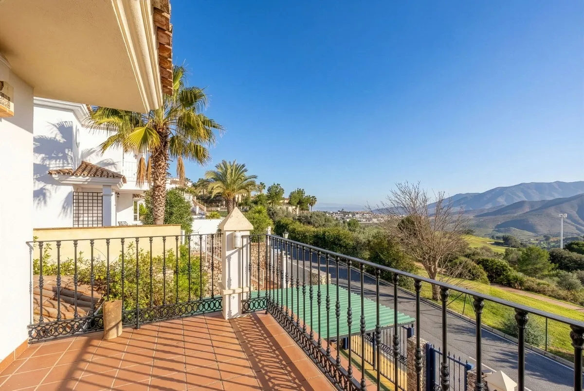 32989ee1-d924-4a5a-8579-383f5673b2f0