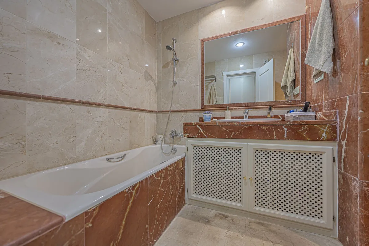 668b7b53-6fdf-48f4-8751-78850c6300e0