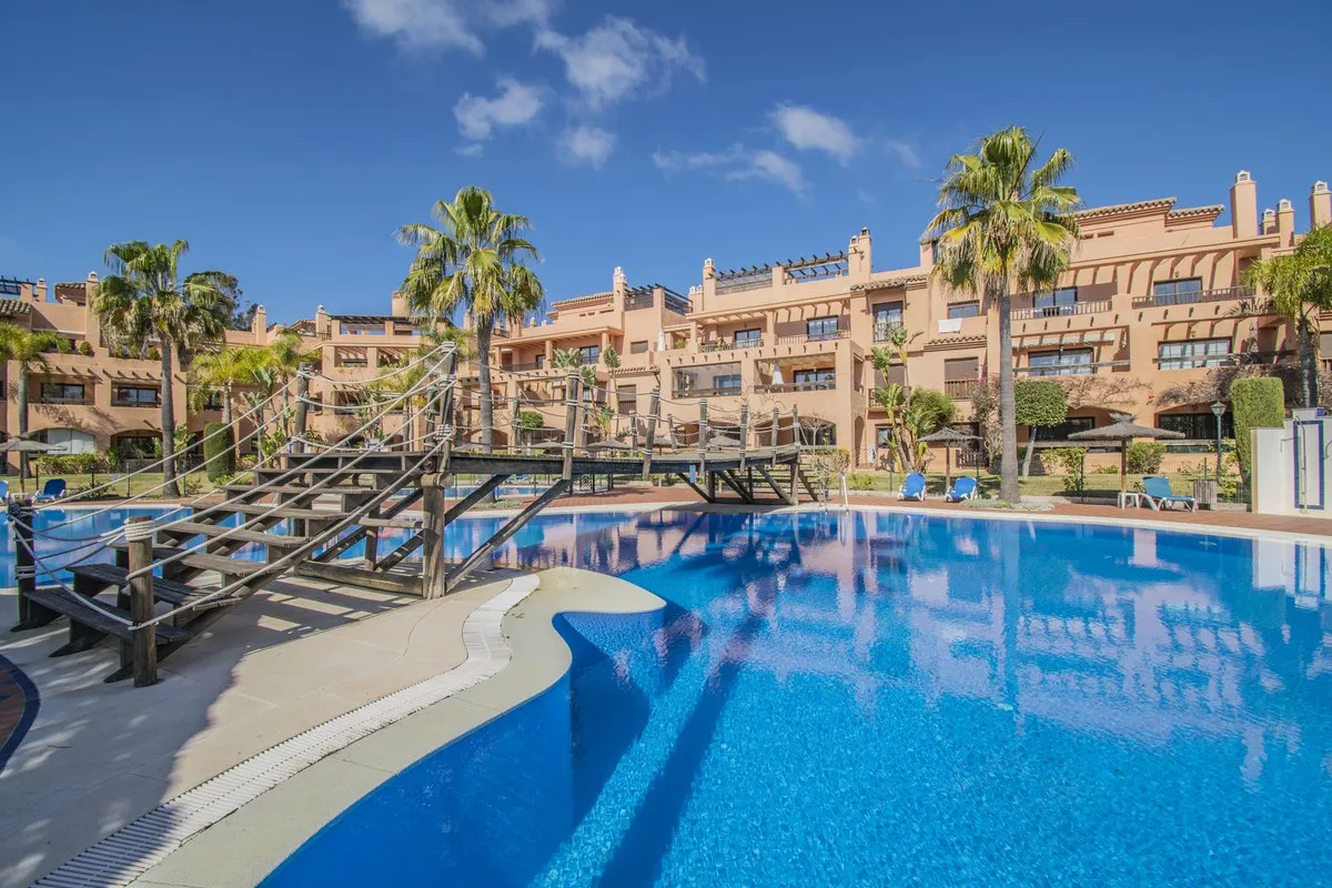 Beachside Haven: Ground-Floor Apartment near Guadalmina Baja