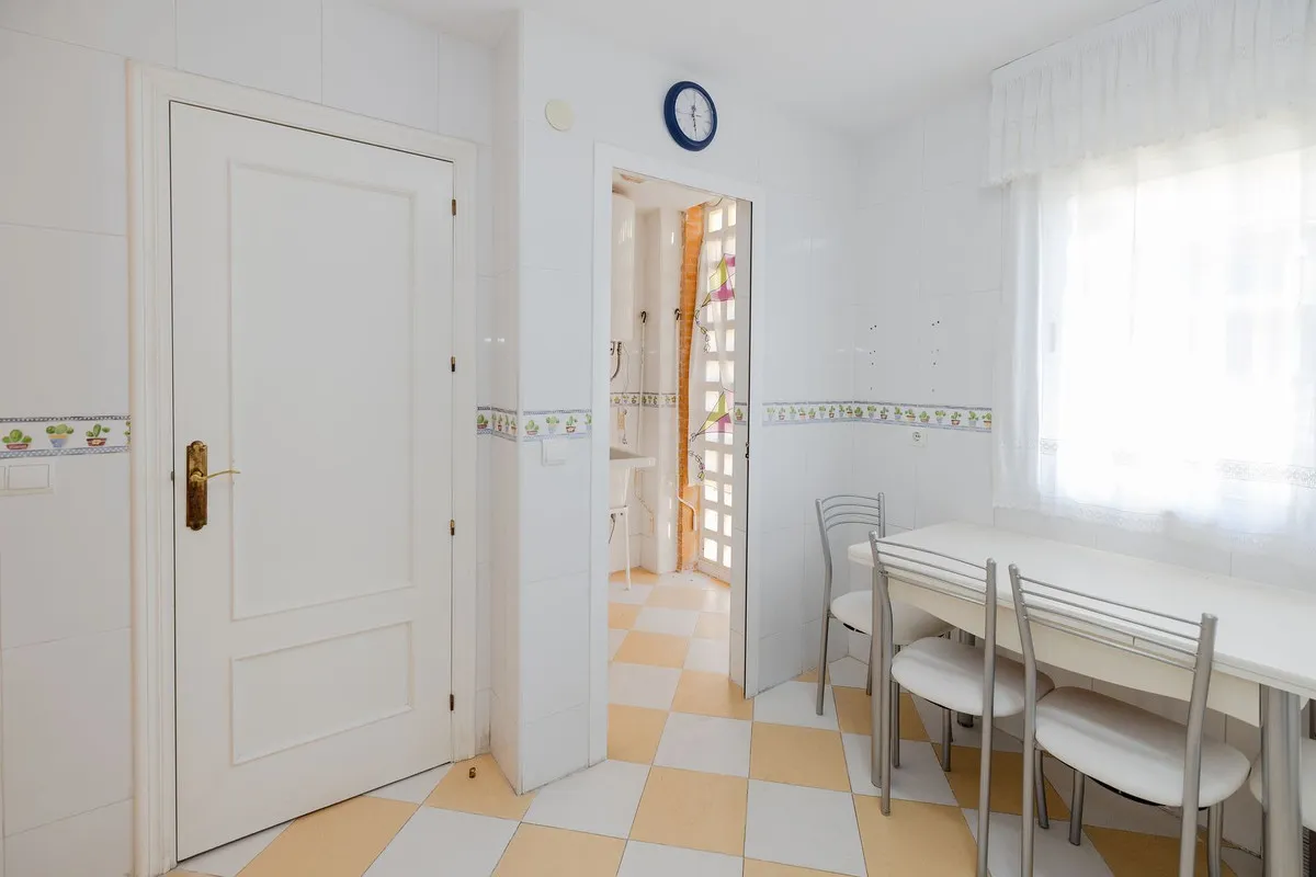 c0f8c970-84e5-457a-bac3-fa7ff7f9a775