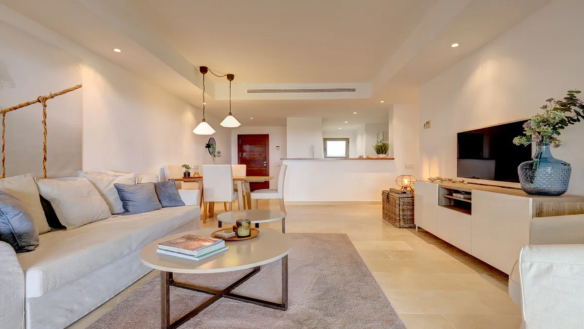 093b90d7-db10-47d4-a4e8-61311a73aec9