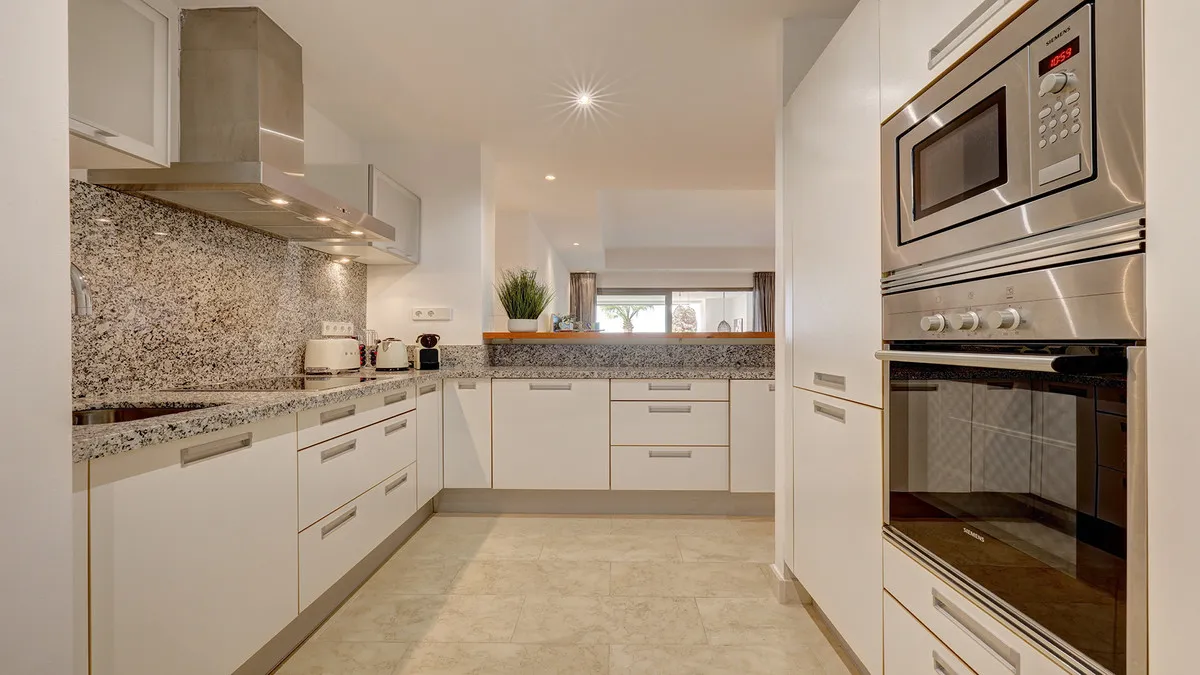 65a04960-2500-4cc7-9949-b85fbe36d9cb