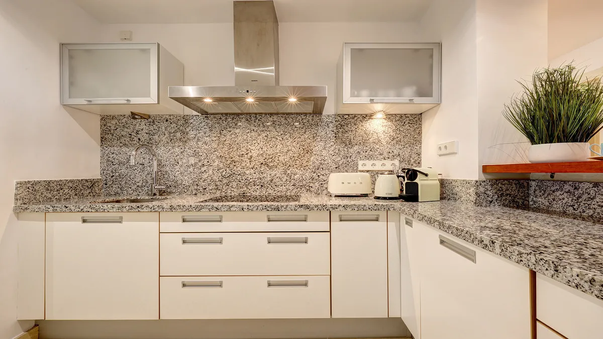 c6148ab7-7403-48d3-ac20-67ea67a1e2fb