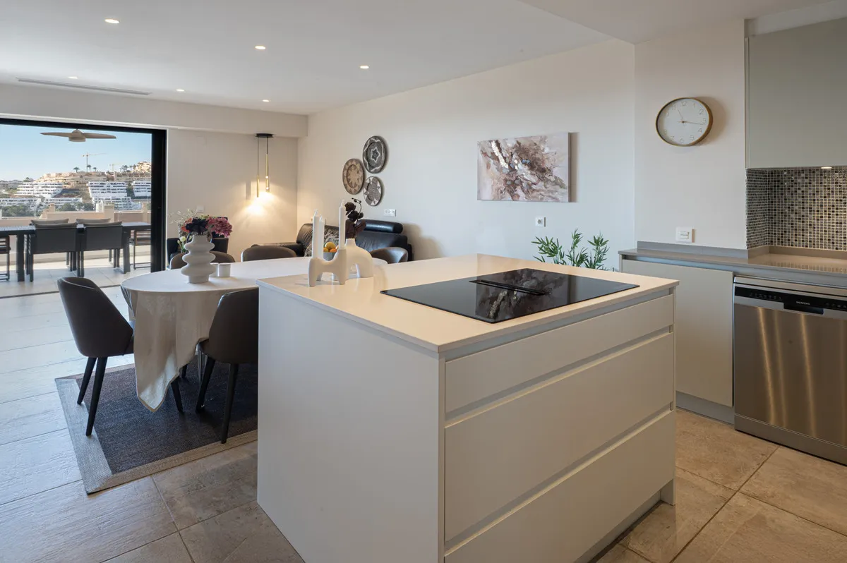 374da36f-9026-46b7-ad87-fc994ab3775d