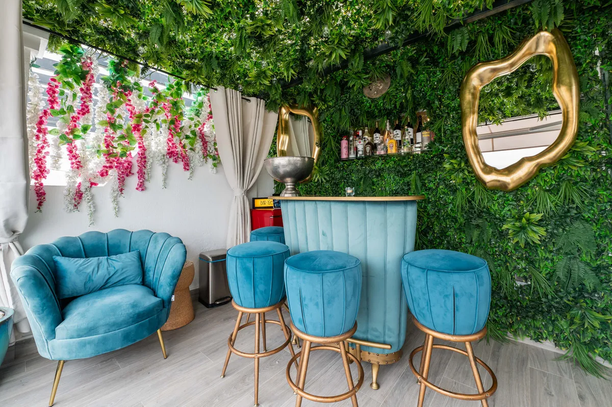 81b52a2c-0dfd-46a5-9de8-b4a2516e1d25