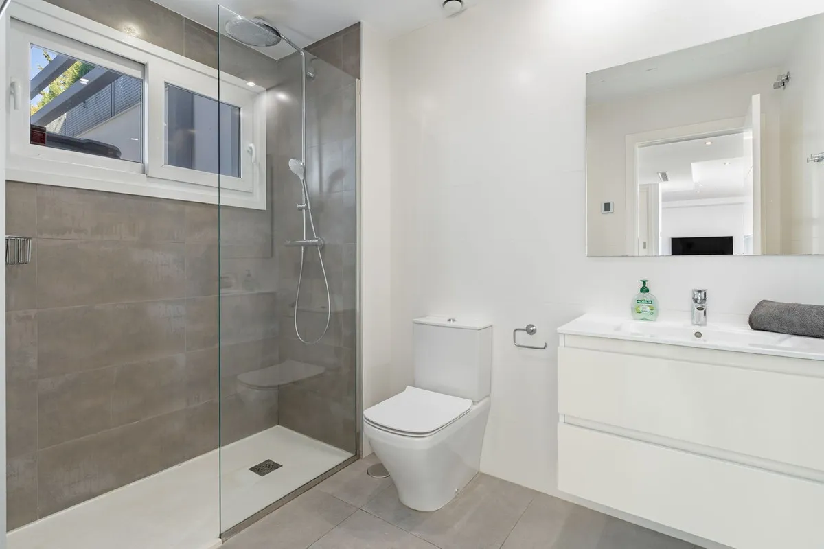 5f75c871-5d09-4348-a869-bbef34bc9771