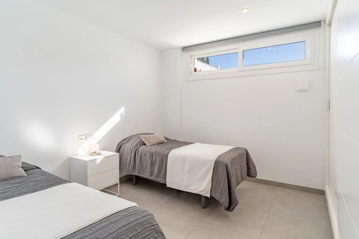 8f9baeba-4086-4c04-a0e8-1328c46e3eb8