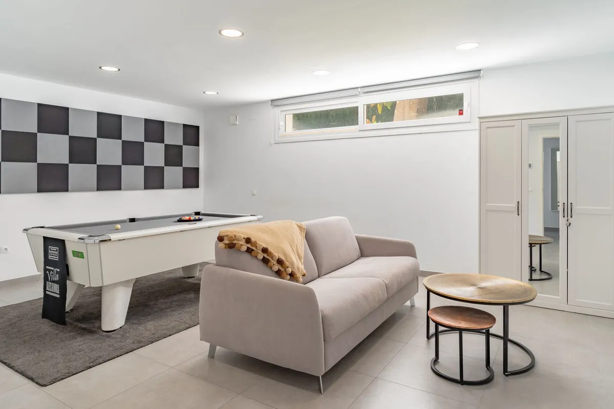 f3f3eaaa-d1f4-4233-8577-66295c7a2418