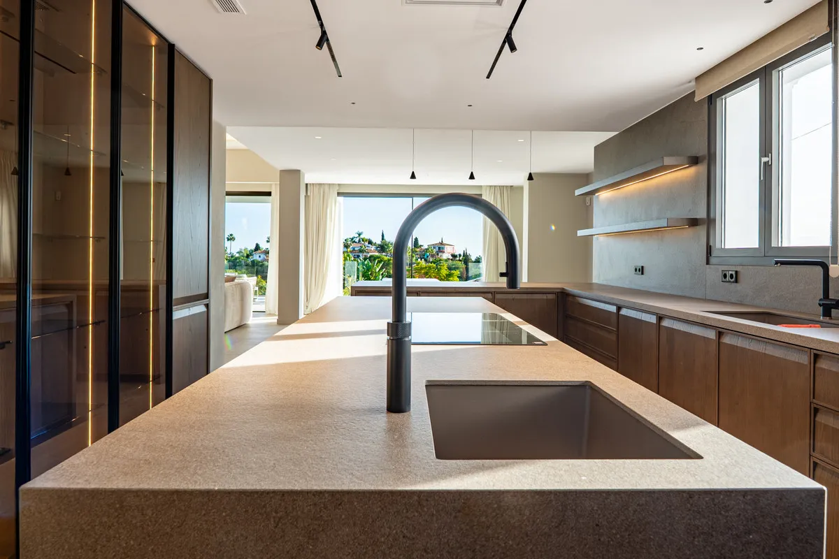 16ce5756-8fe9-458a-a633-36afd40dc1df